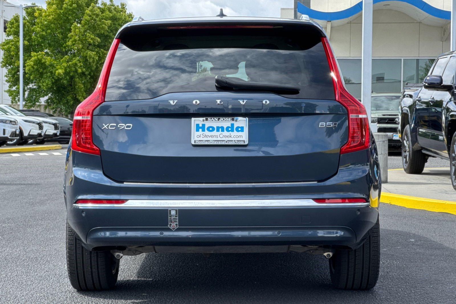 Used 2023 Volvo XC90 B5 Plus AWD/4WD image 9