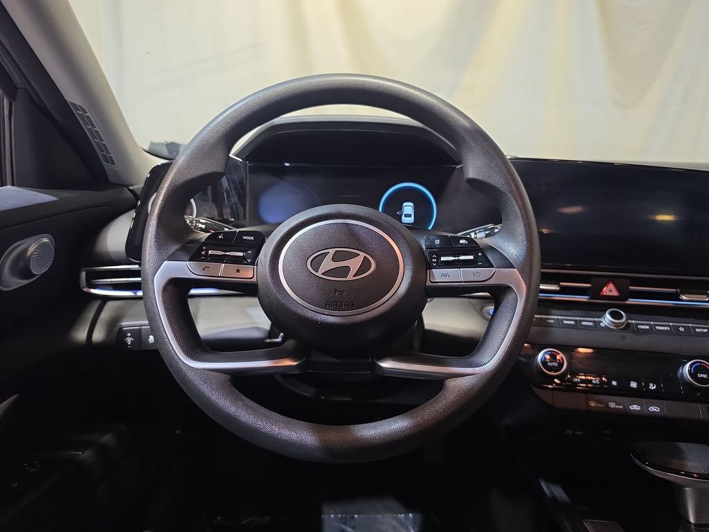 Used 2024 Hyundai Elantra SEL FWD image 11