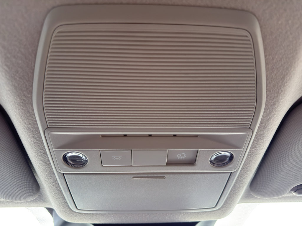 Used 2025 Nissan Kicks SR image 23