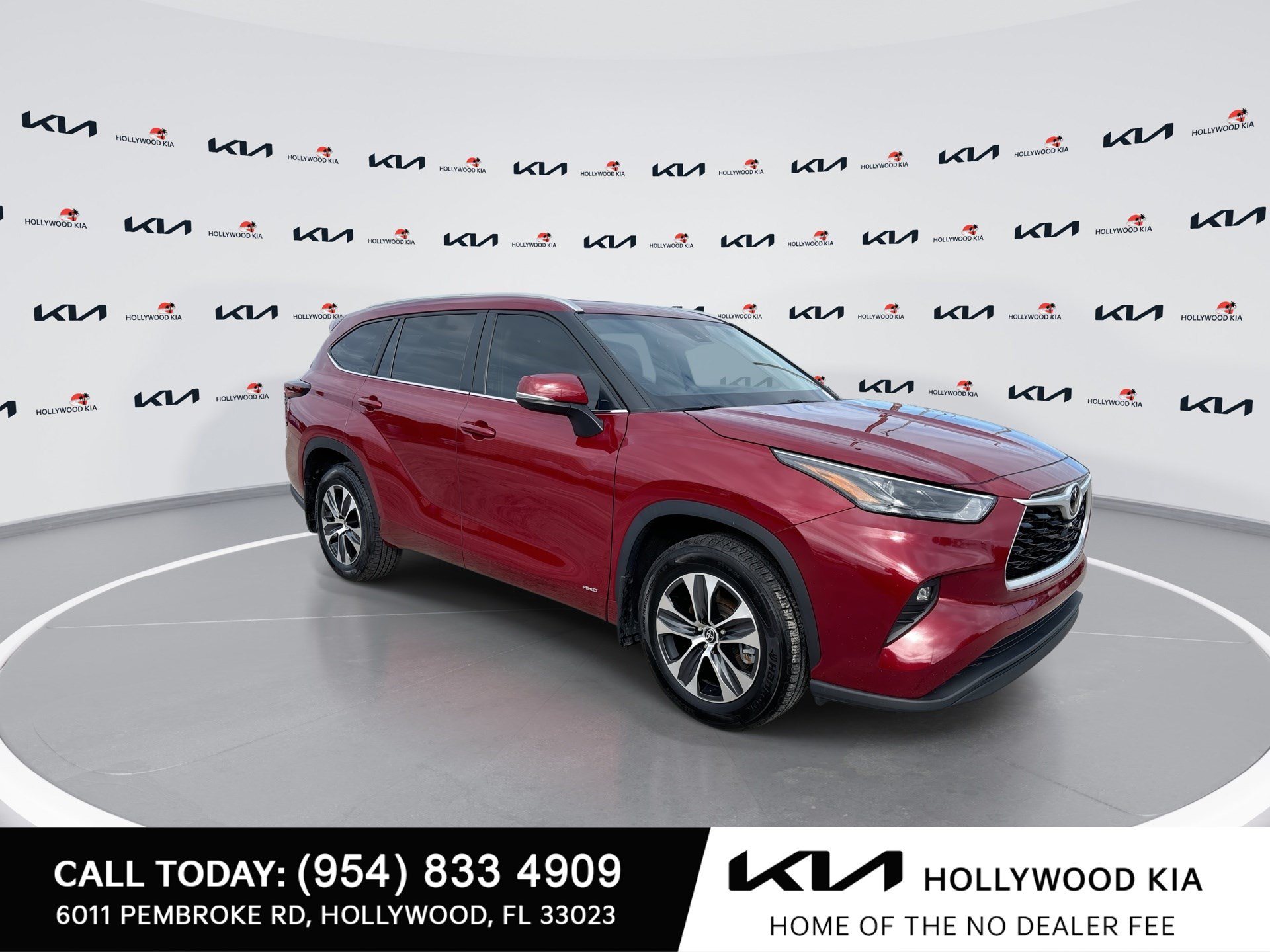 Used 2025 Toyota Highlander XLE AWD/4WD image 2