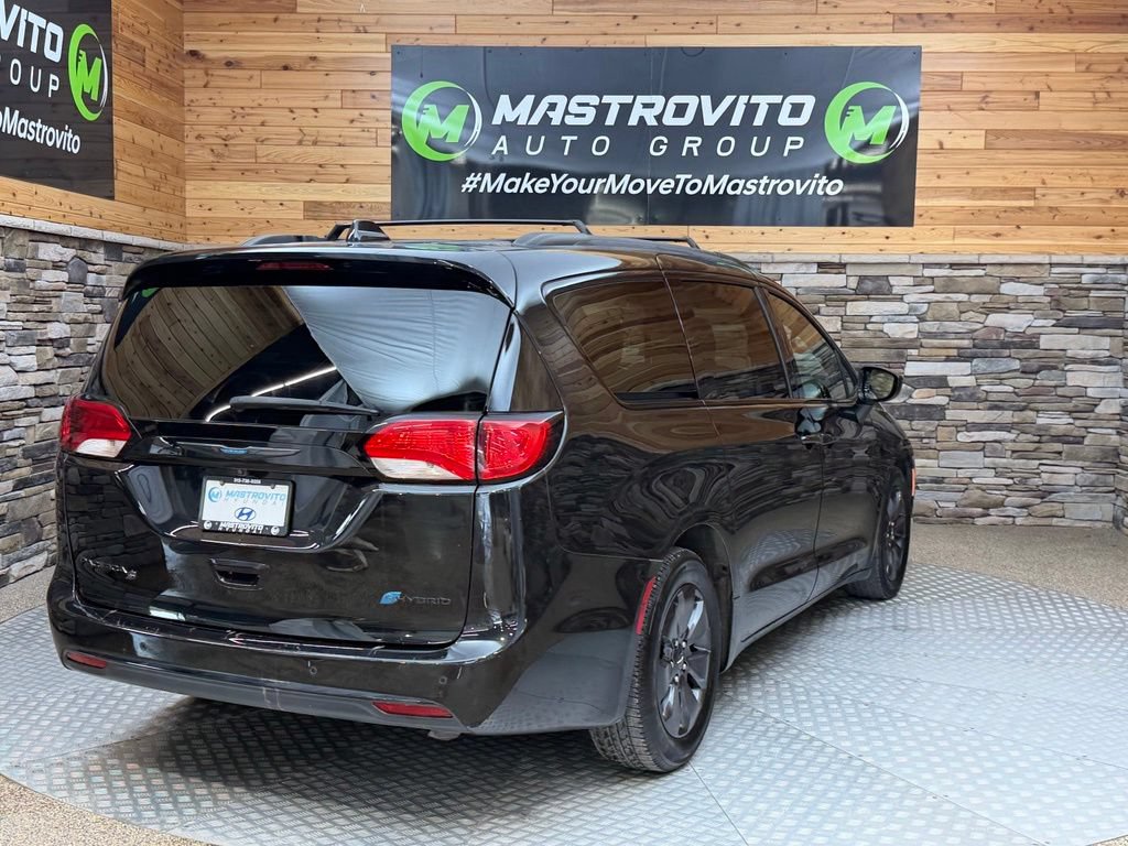 Used 2020 Chrysler Pacifica Touring-L w/ S Appearance Package FWD image 18