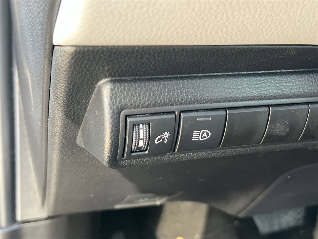 Used 2025 Toyota Corolla SE image 28