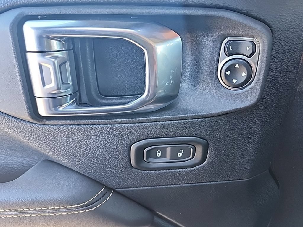 New 2026 Jeep Wrangler Unlimited Sahara AWD/4WD image 24