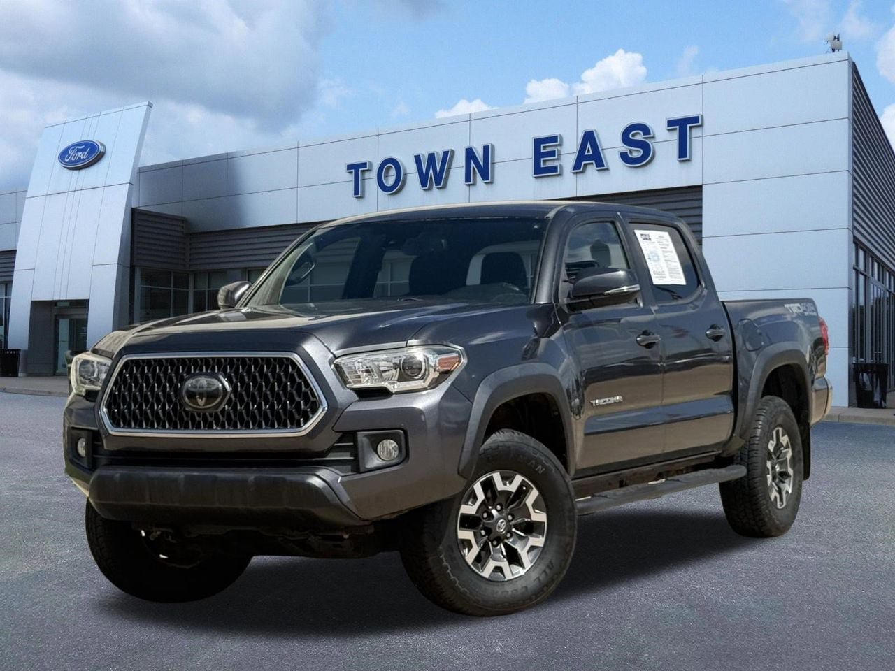 Used 2018 Toyota Tacoma TRD Off-Road AWD/4WD image 1