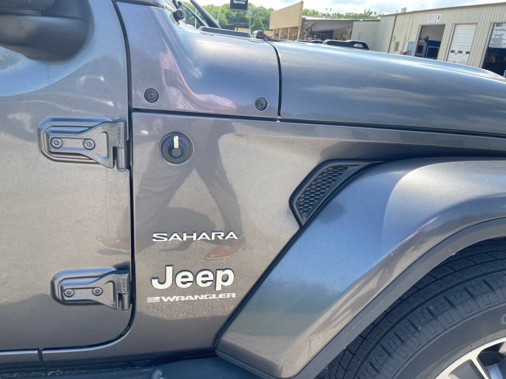 Used 2023 Jeep Wrangler Unlimited Sahara AWD/4WD image 4