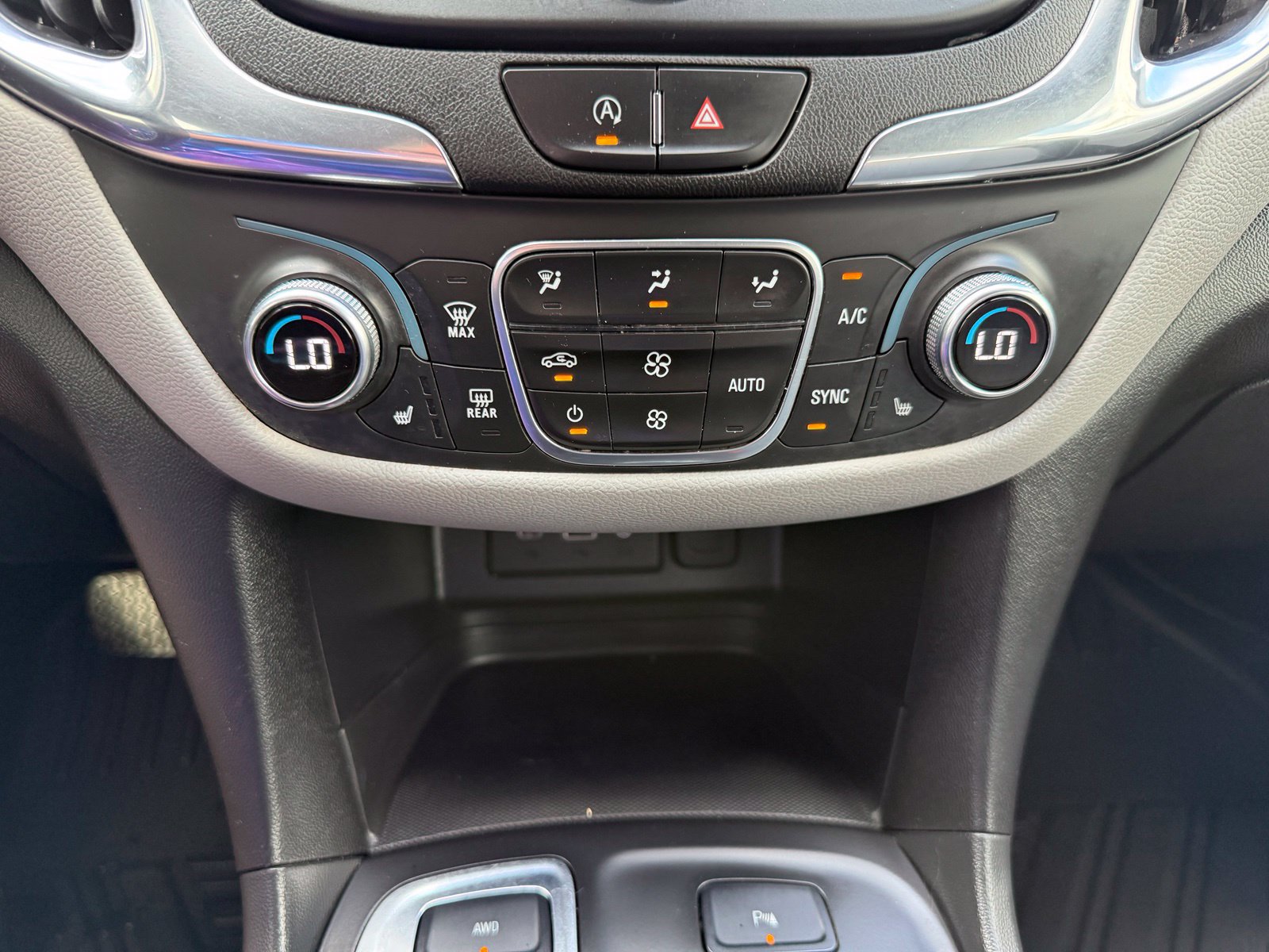 Used 2022 Chevrolet Equinox LT AWD/4WD image 24