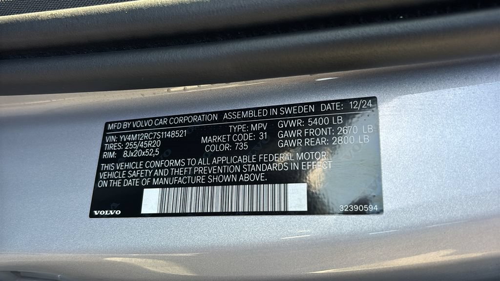 Certified 2025 Volvo XC60 B5 Plus AWD/4WD image 33