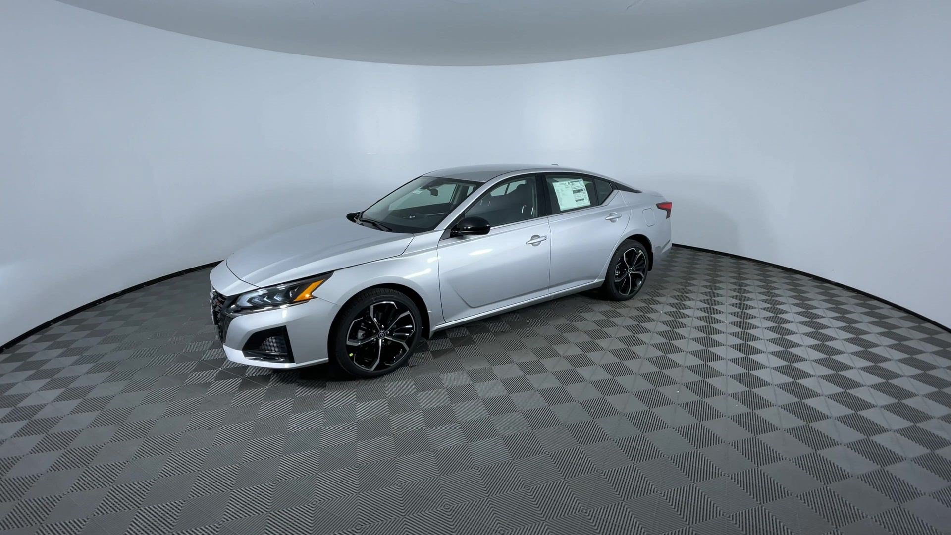 Certified 2025 Nissan Altima 2.5 SR AWD/4WD image 4