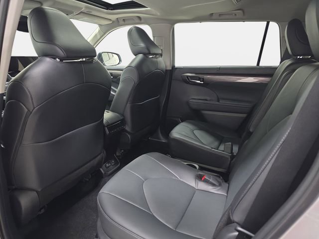 Certified 2025 Toyota Highlander Limited image 10