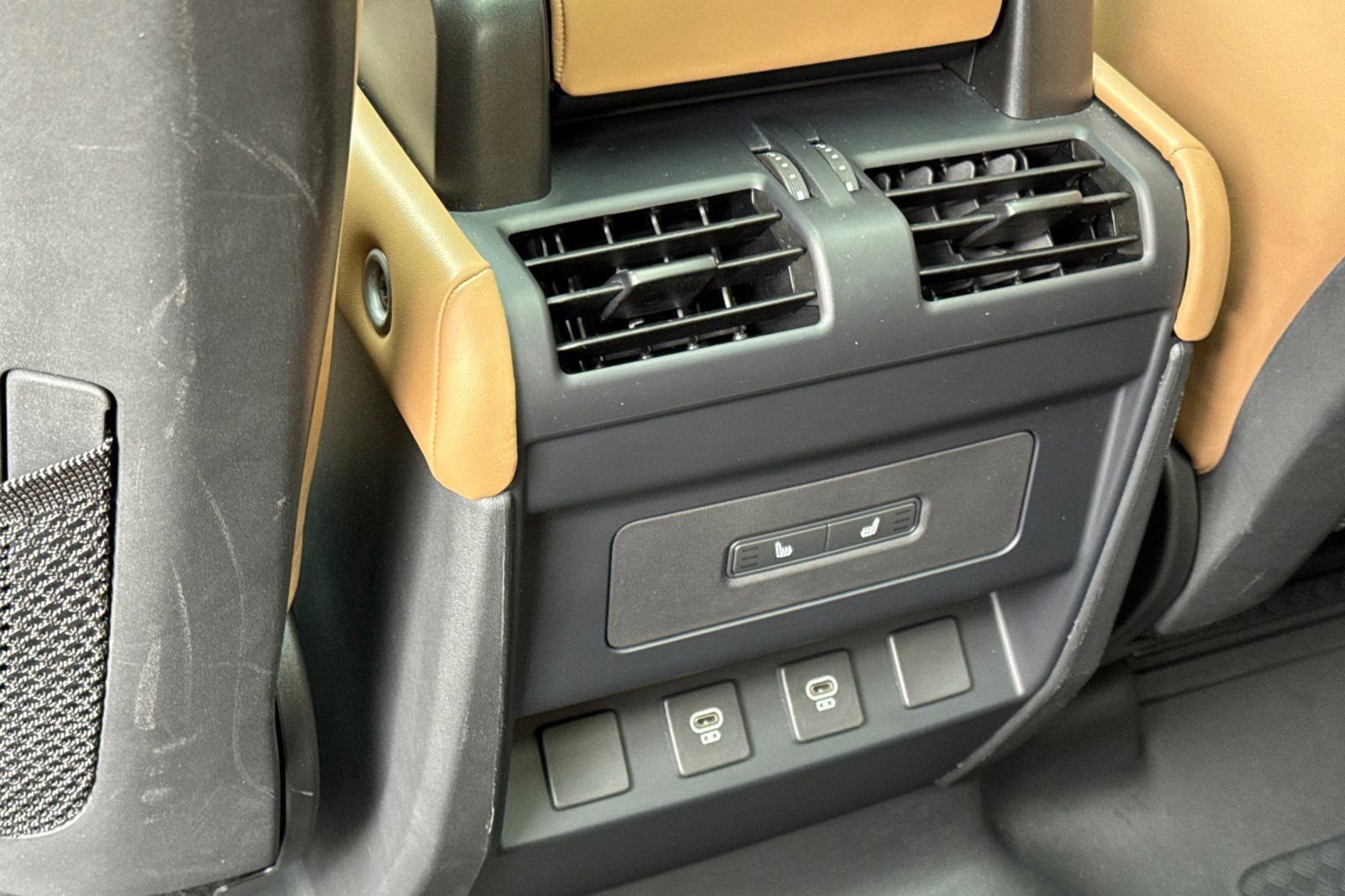 Used 2025 Land Rover Defender 110 X-Dynamic SE image 13