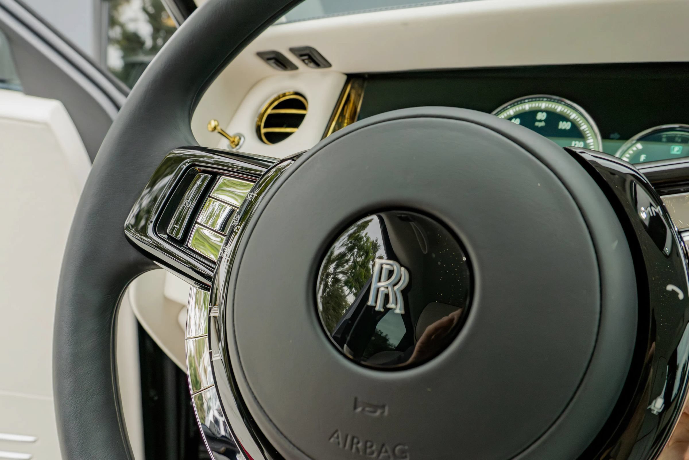 Used 2024 Rolls-Royce Phantom Sedan RWD image 91