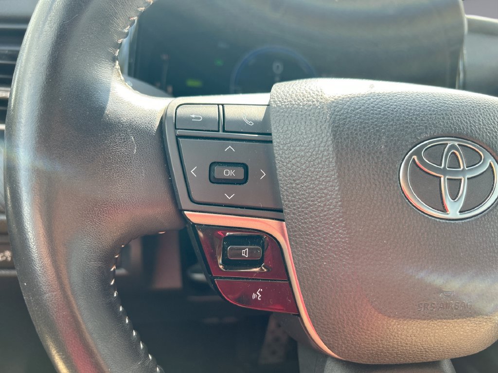Used 2025 Toyota Camry SE FWD image 16