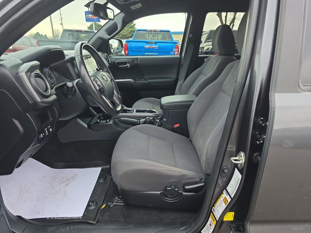 Used 2017 Toyota Tacoma TRD Off-Road image 9