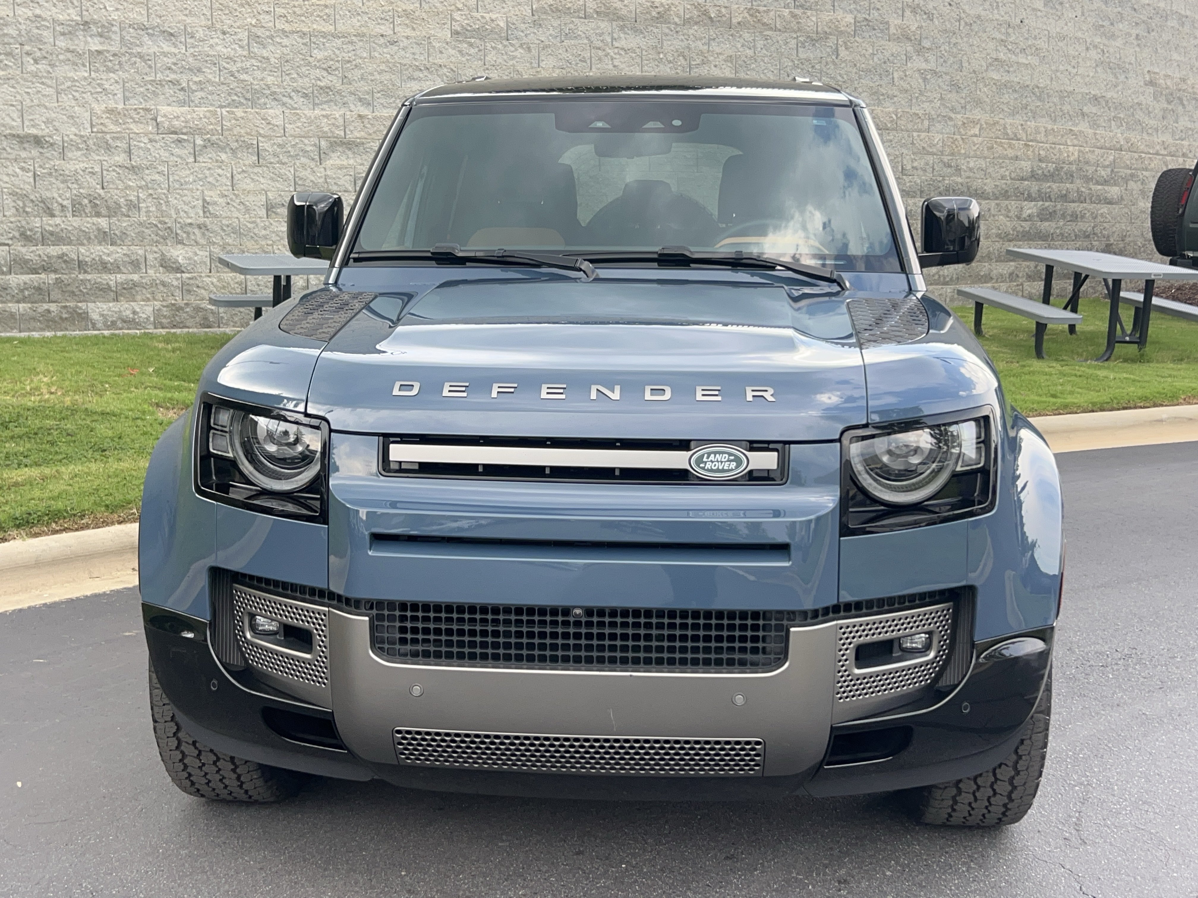 Used 2024 Land Rover Defender 110 X-Dynamic SE AWD/4WD image 11