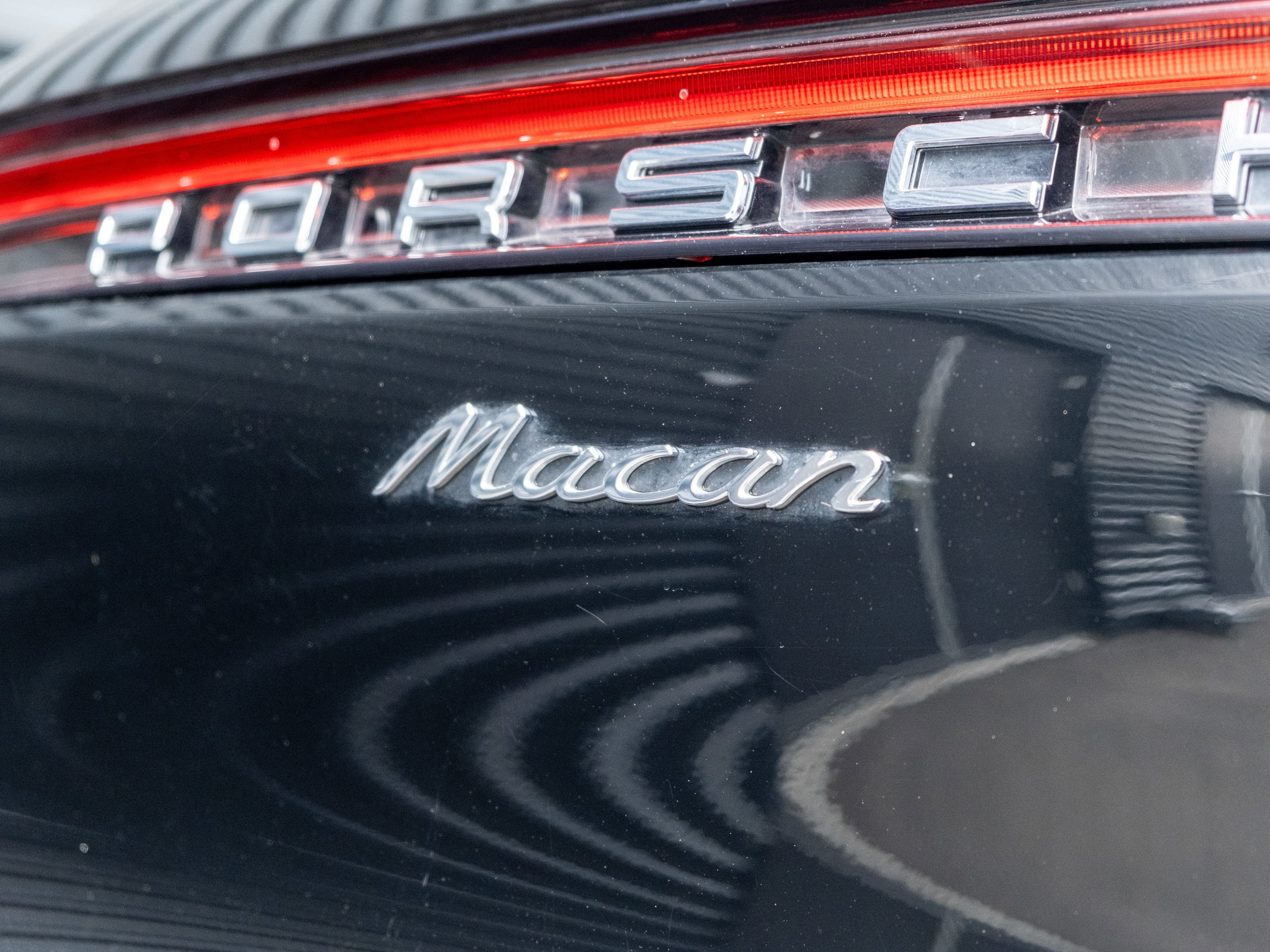 Certified 2023 Porsche Macan AWD/4WD image 38