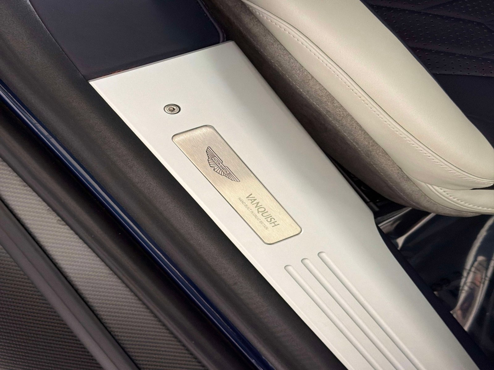 Used 2025 Aston Martin Vanquish image 25