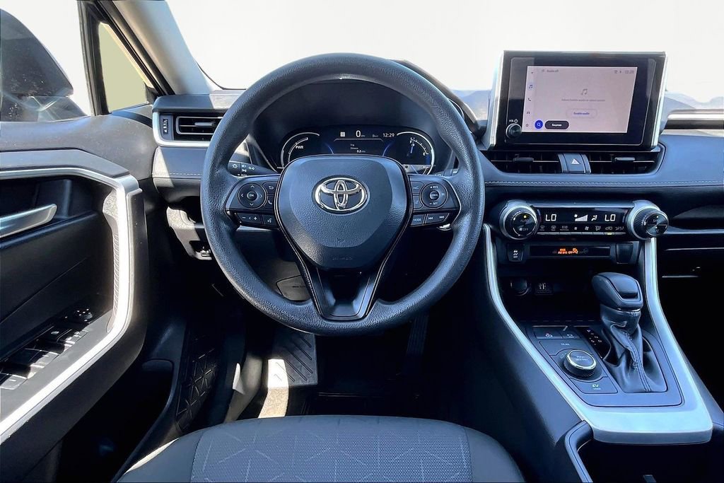 Used 2025 Toyota RAV4 XLE AWD/4WD image 5