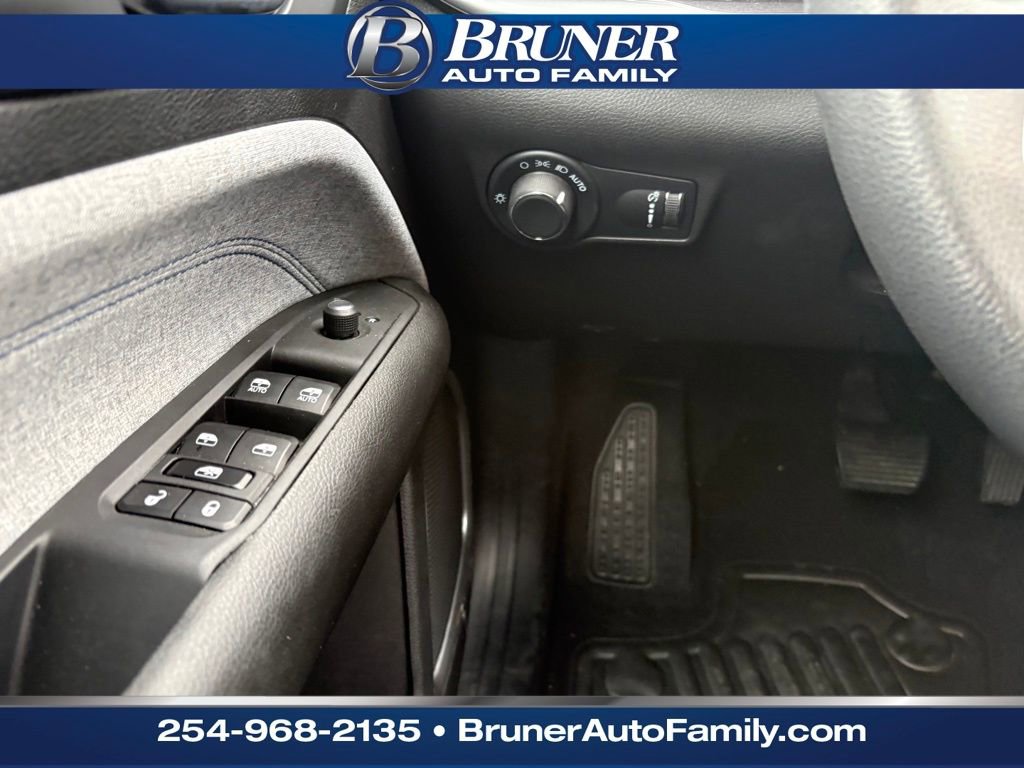 Used 2024 Jeep Compass Sport image 18