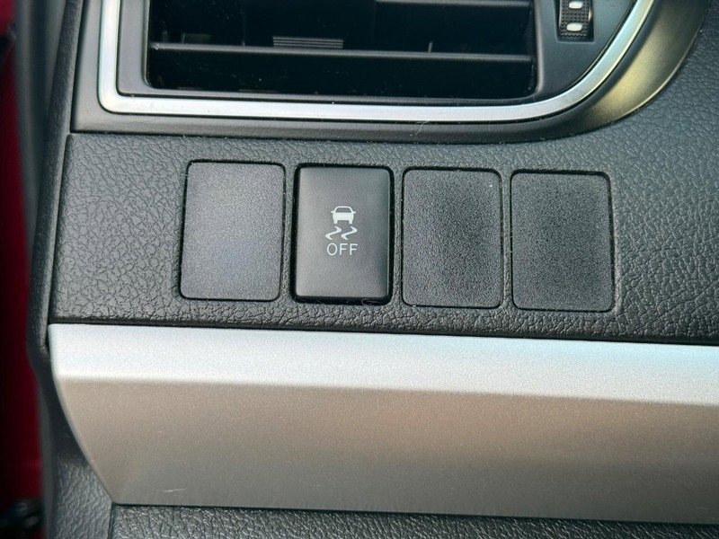 Used 2015 Toyota Camry SE image 25