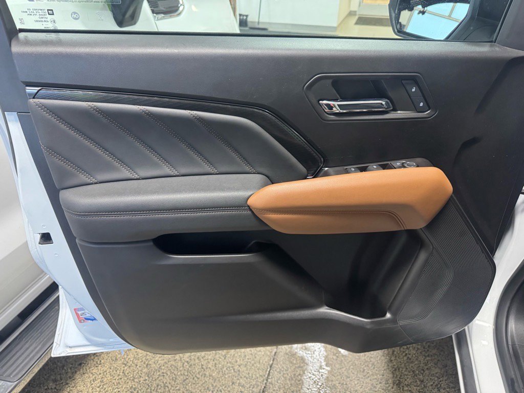 Used 2024 GMC Canyon AT4 w/ Technology Package image 16