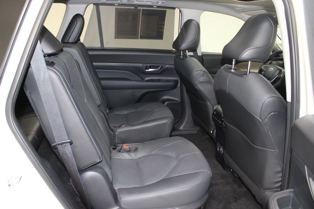 Used 2025 Toyota Grand Highlander Limited image 35