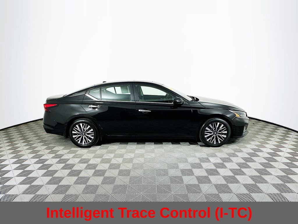Used 2024 Nissan Altima 2.5 SV w/ SV Premium Package image 12