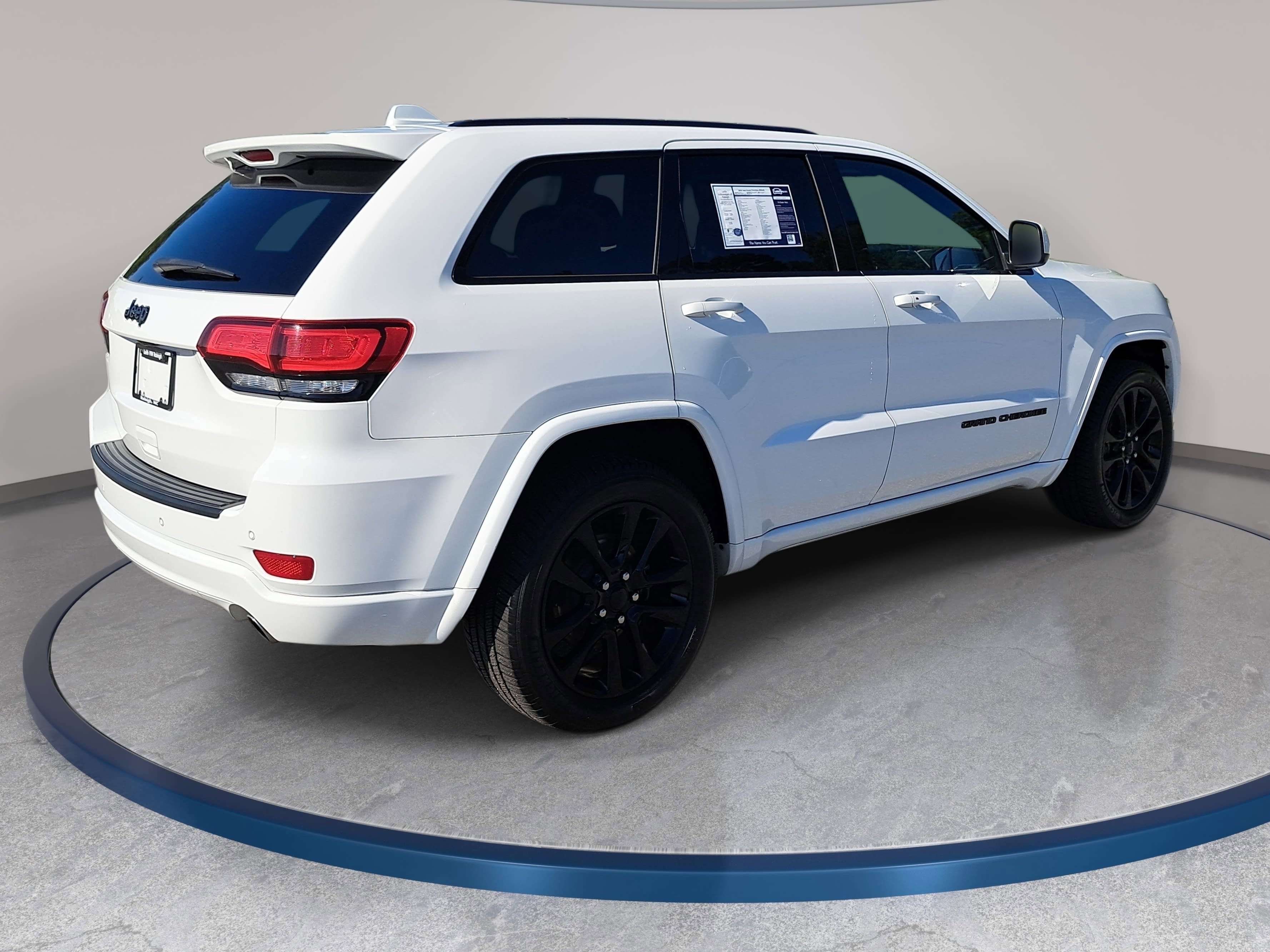 Used 2020 Jeep Grand Cherokee Altitude RWD image 5
