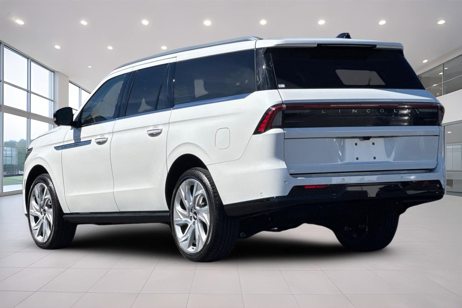 Certified 2025 Lincoln Navigator L Reserve image 6