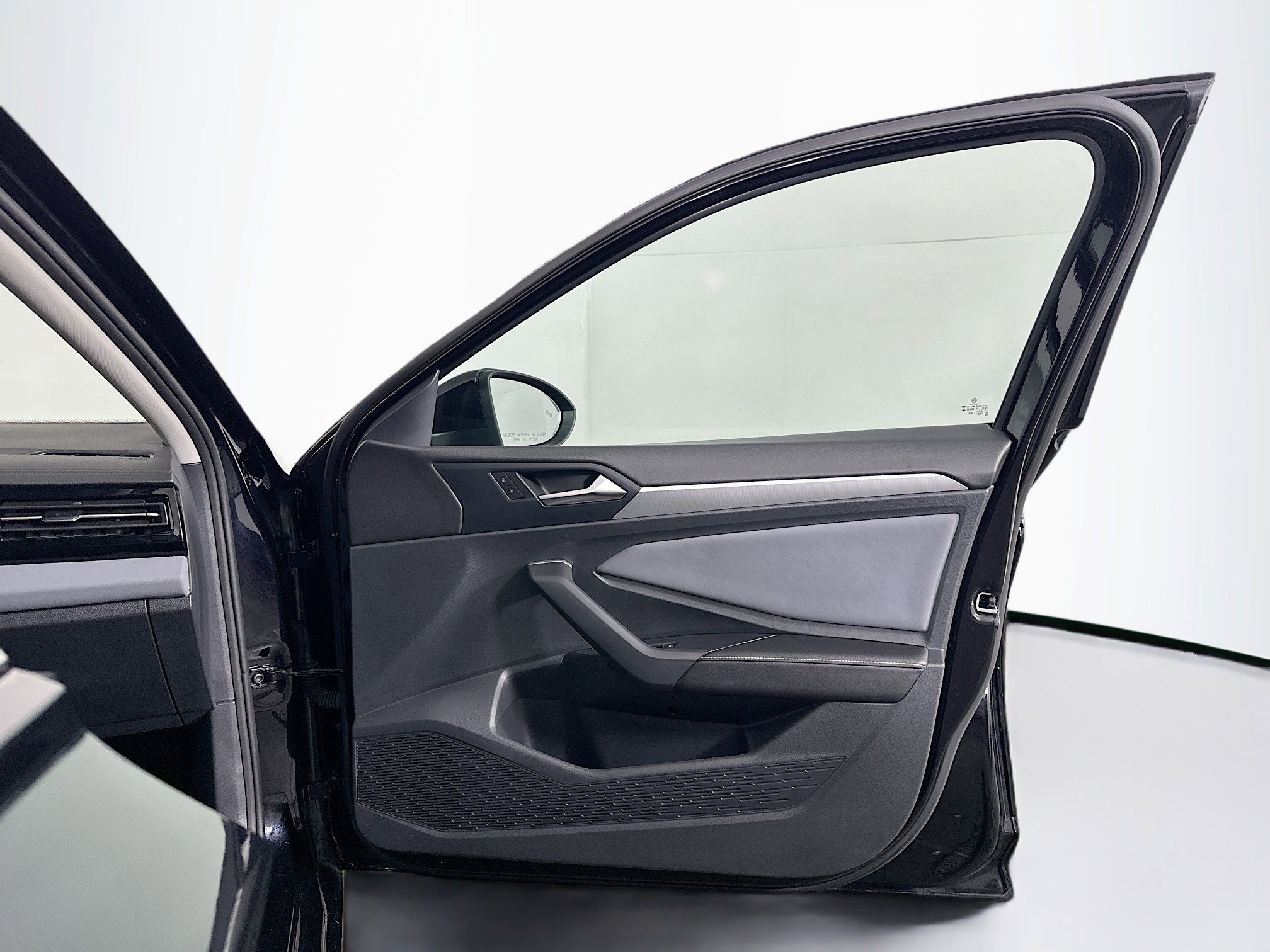 Used 2025 Volkswagen Jetta SE FWD image 31