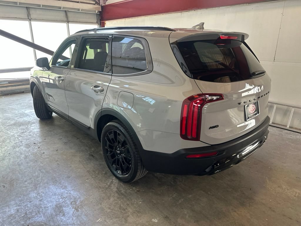 Used 2022 Kia Telluride SX w/ Nightfall Edition Package AWD/4WD image 3
