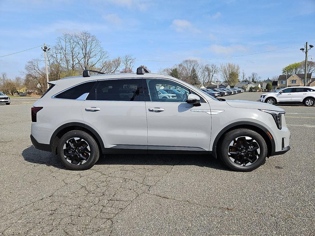 Used 2025 Kia Sorento S FWD image 8