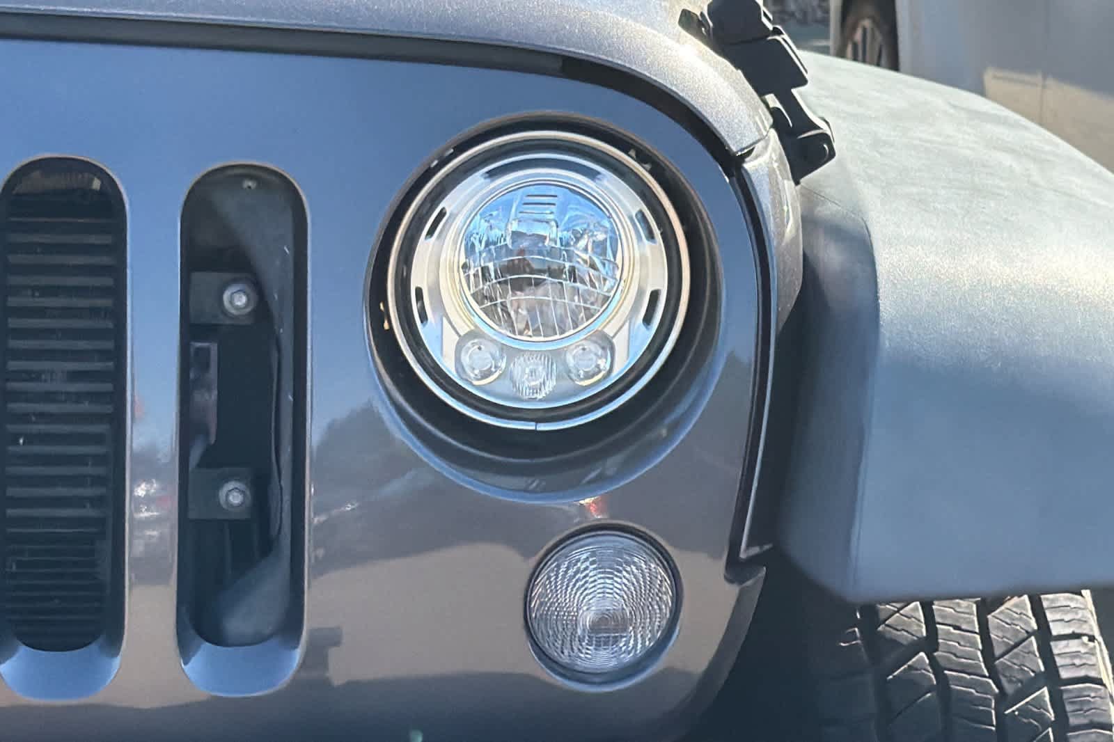 Used 2018 Jeep Wrangler Sport AWD/4WD image 10