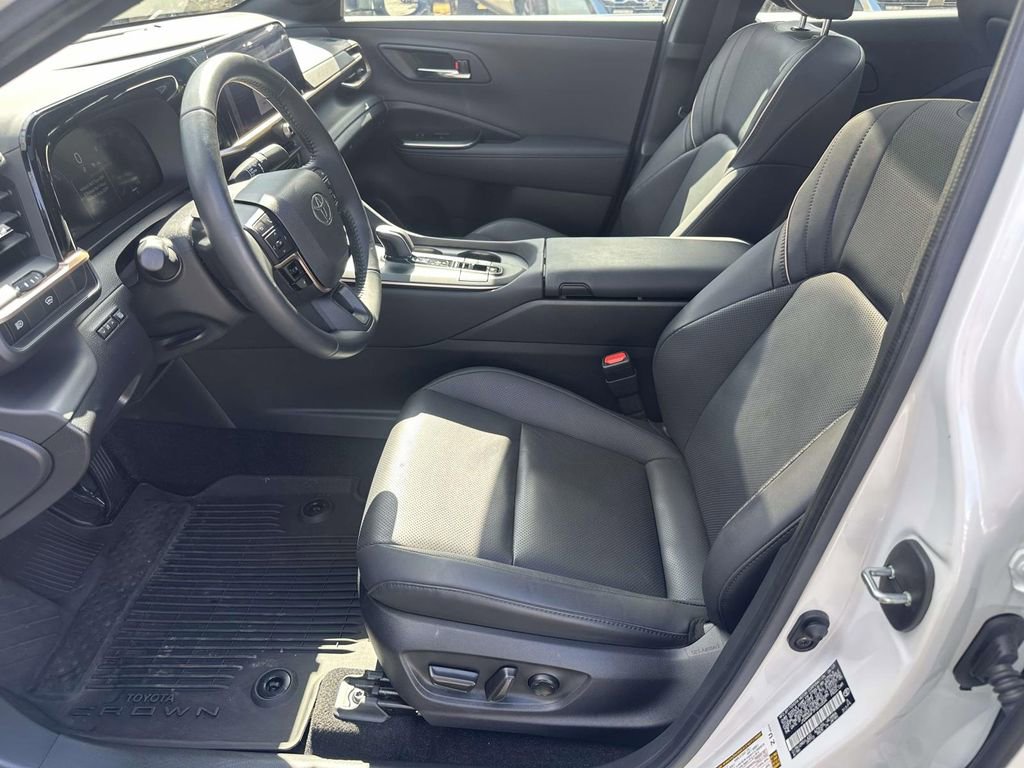 Used 2023 Toyota Crown Limited image 18