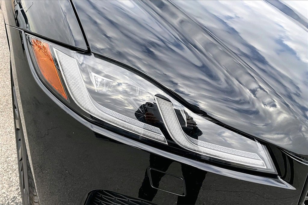 Certified 2025 Jaguar F-PACE R-Dynamic S image 30