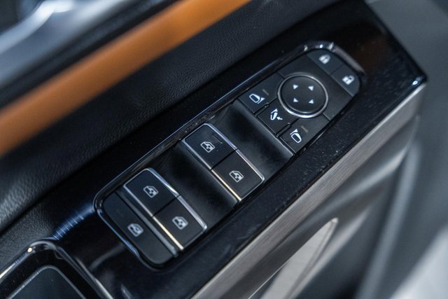 Used 2024 Nissan Pathfinder Platinum w/ Black Appearance Package image 38