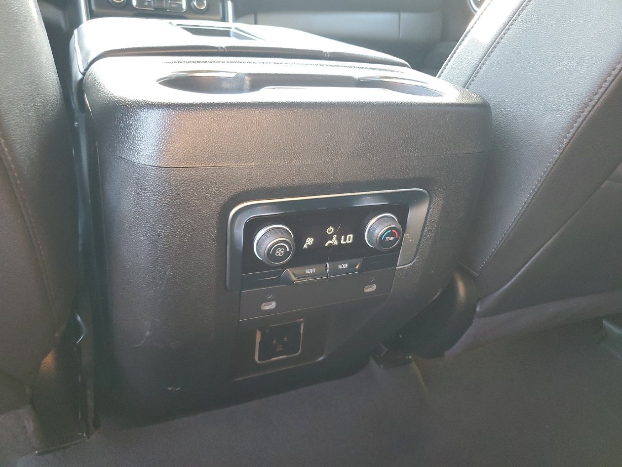 Used 2024 Chevrolet Suburban LT RWD image 14