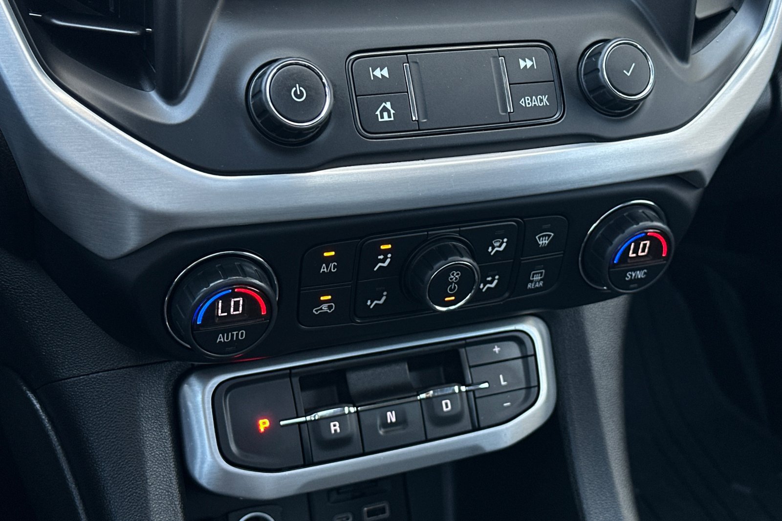 Used 2021 GMC Acadia SLT w/ Elevation Edition FWD image 21