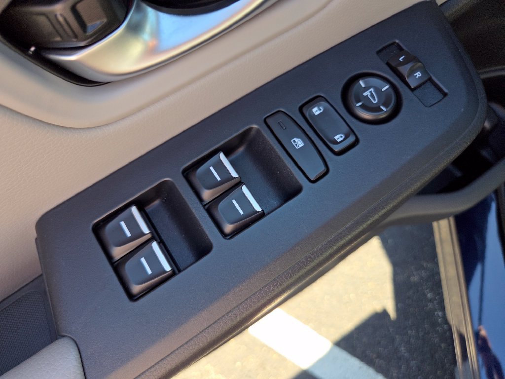 Used 2025 Honda Pilot Touring image 36