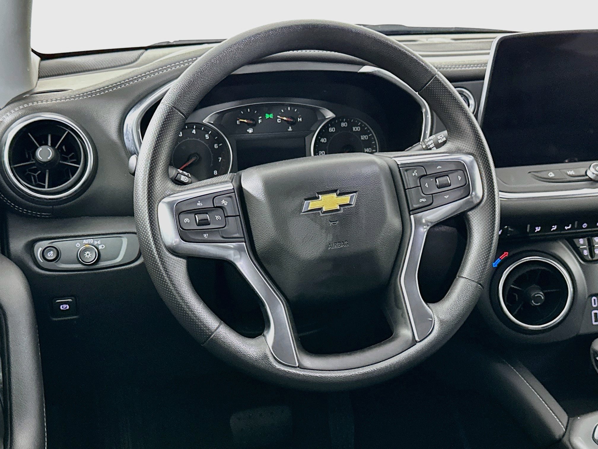 Used 2025 Chevrolet Blazer LT FWD image 18