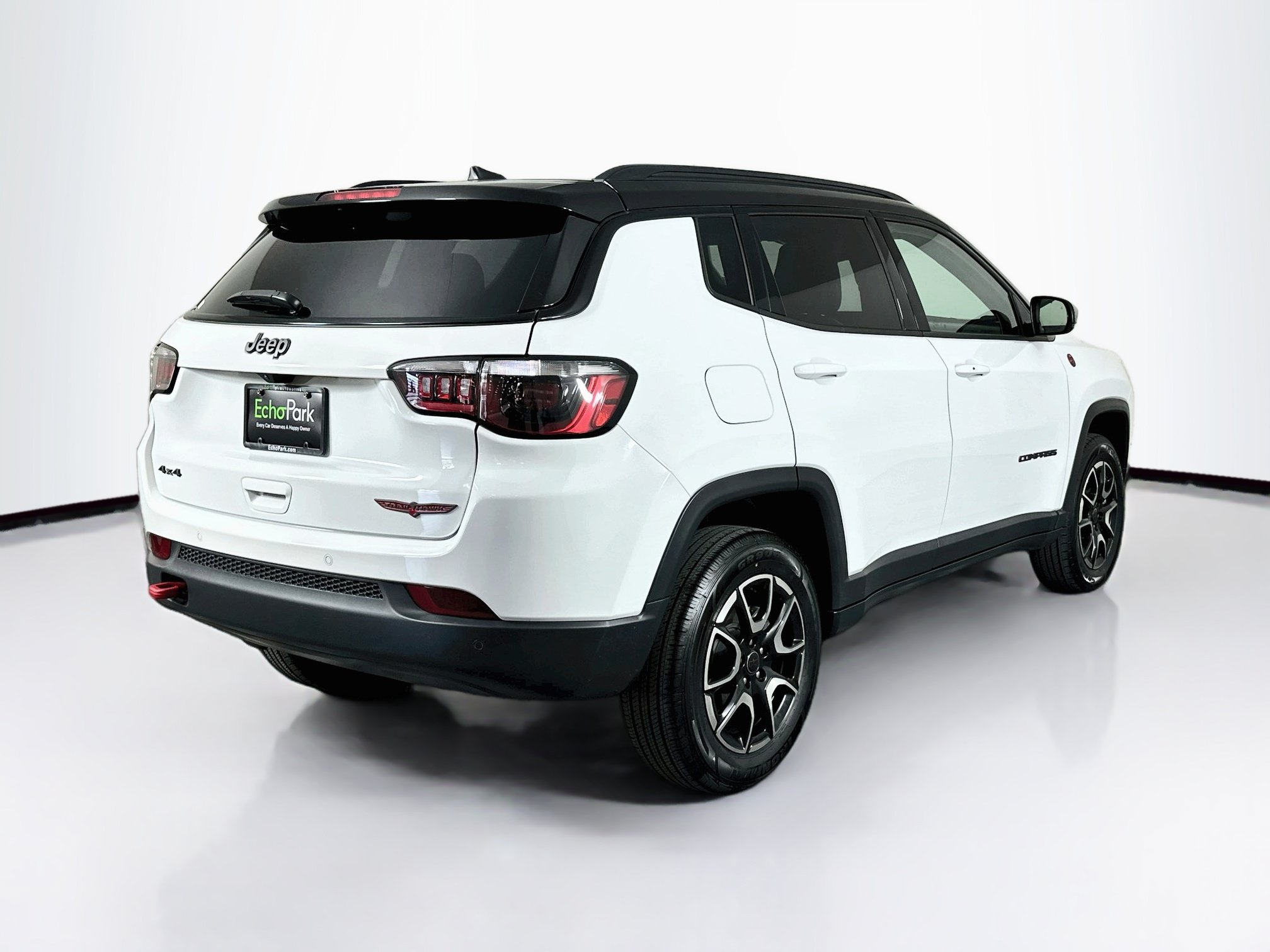 Used 2025 Jeep Compass Trailhawk AWD/4WD image 9