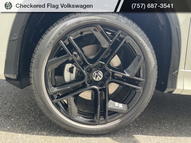 New 2025 Volkswagen Tiguan SE R-Line image 14