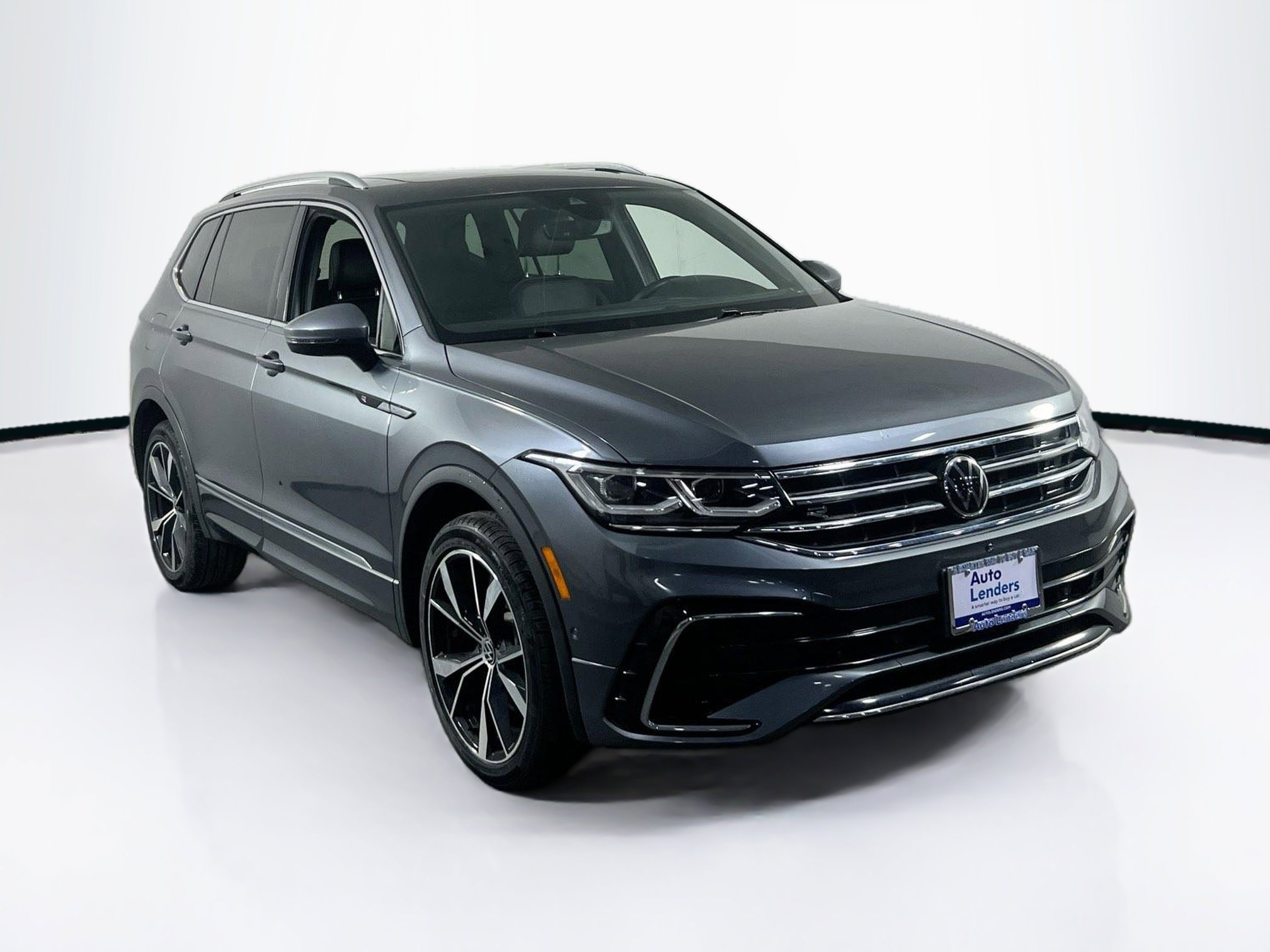 Used 2022 Volkswagen Tiguan SEL R-Line AWD/4WD image 3