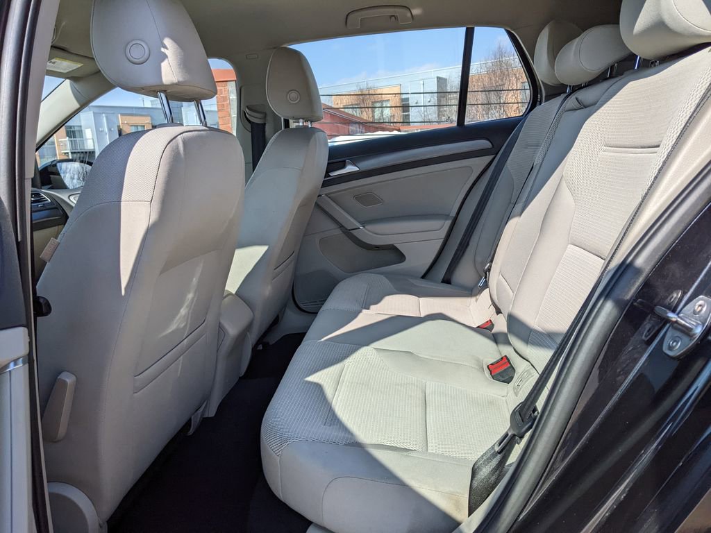 Used 2018 Volkswagen Golf S image 22