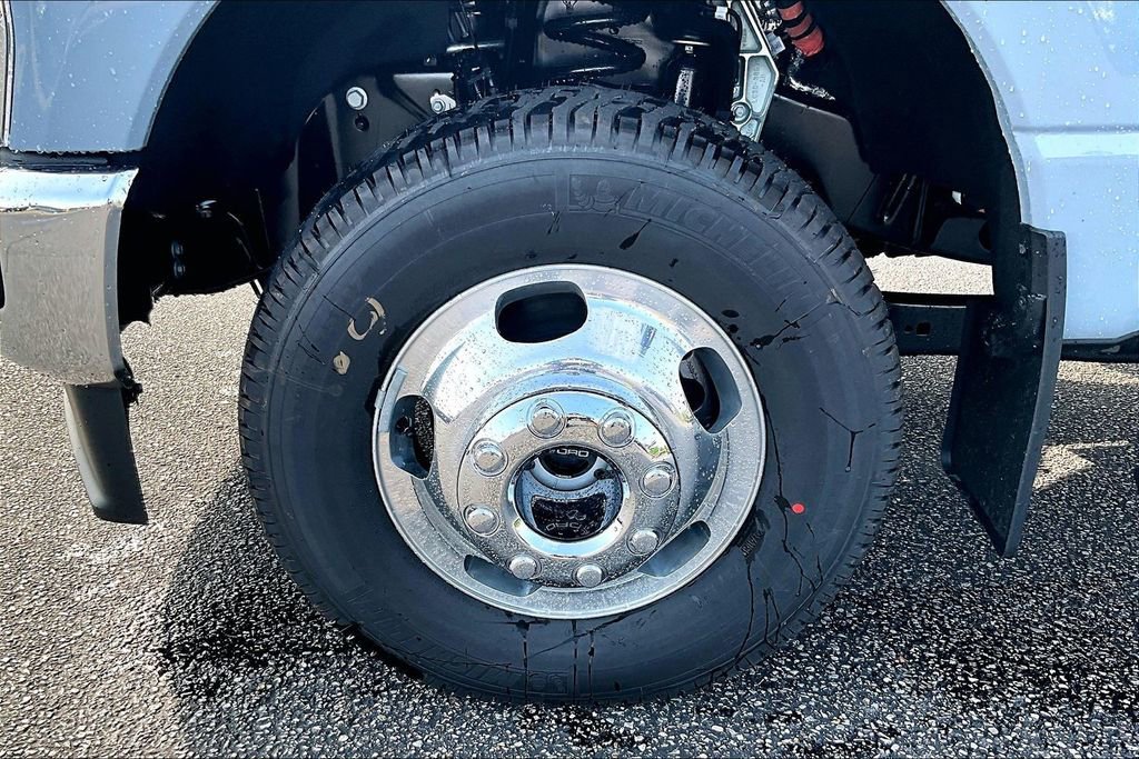 New 2026 Ford F350 4x4 Crew Cab DRW Super Duty image 12