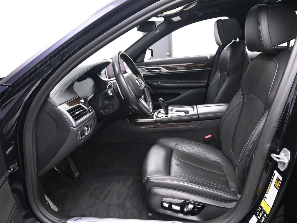Used 2020 BMW 750i xDrive w/ M Sport Package AWD/4WD image 11