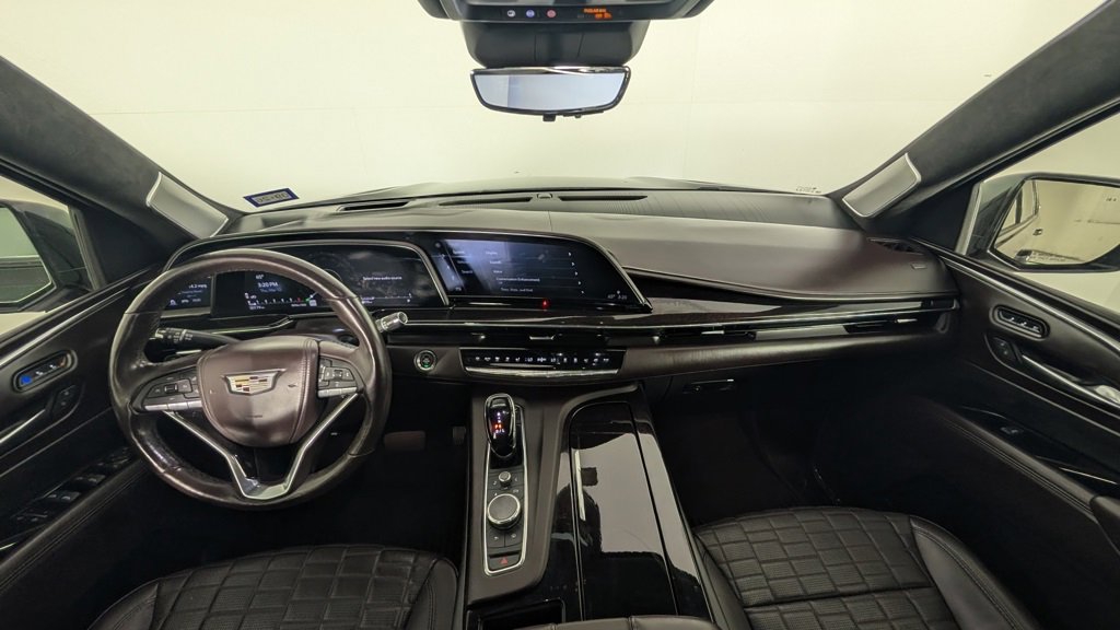 Used 2023 Cadillac Escalade Sport Platinum w/ LPO, ONYX Package image 9