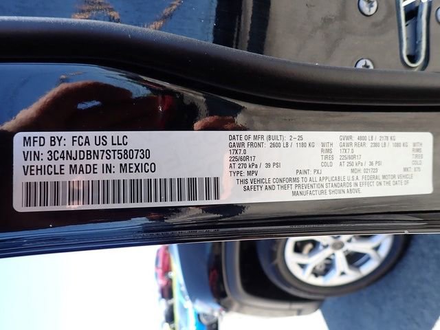 Used 2025 Jeep Compass Latitude AWD/4WD image 18