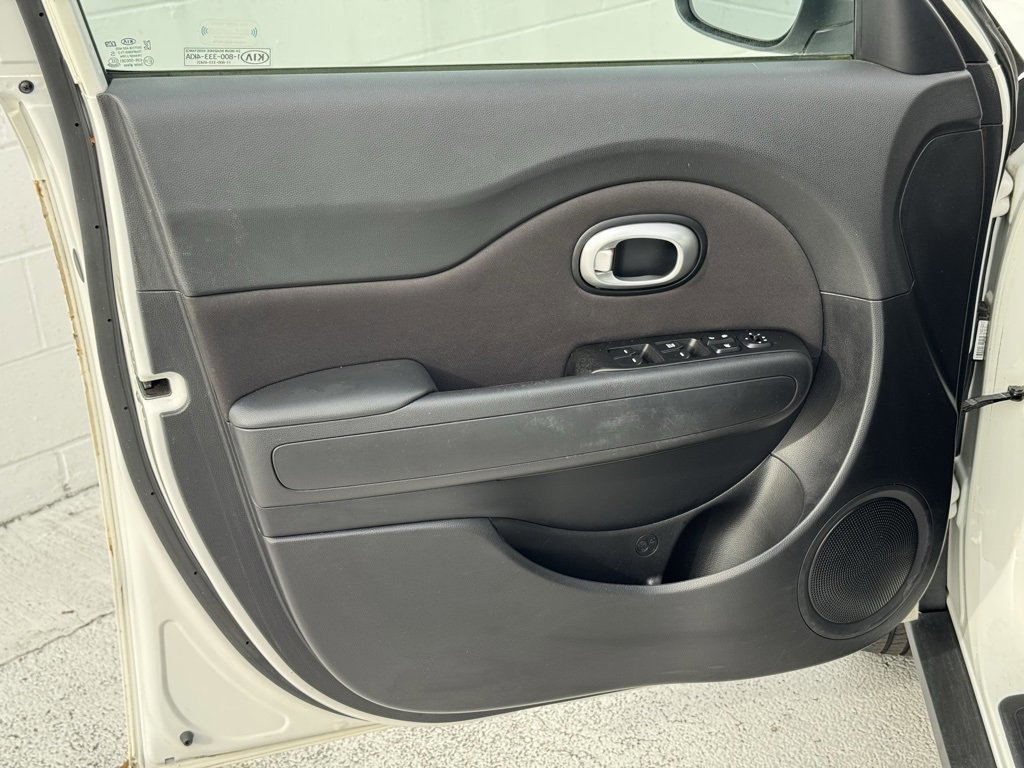 Used 2015 Kia Soul image 24