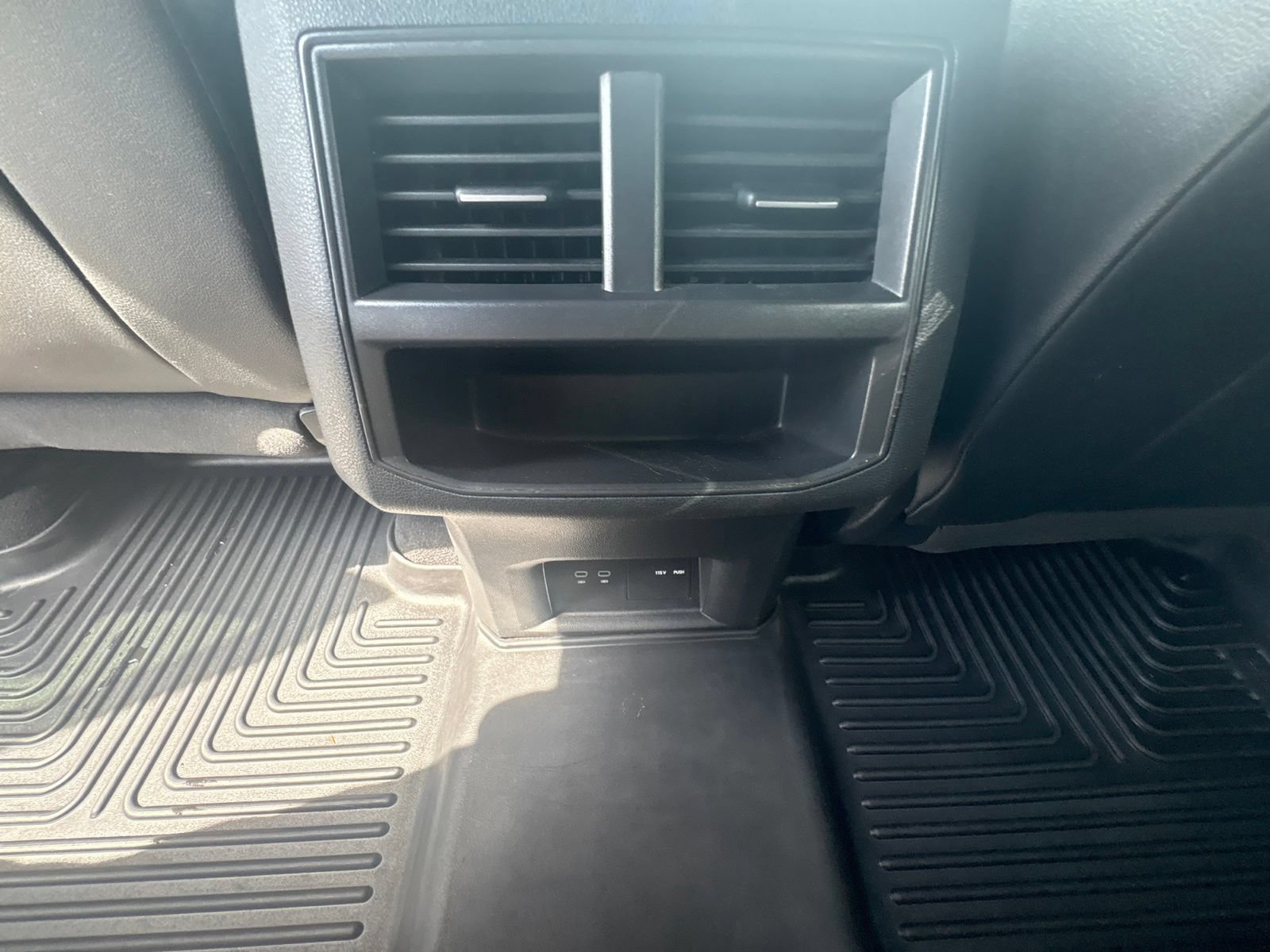 Used 2022 Volkswagen Atlas Cross Sport SE w/ Panoramic Sunroof Package AWD/4WD image 37