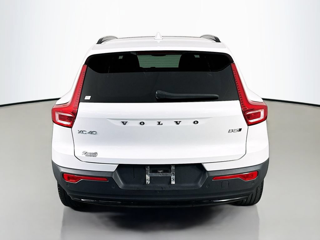 Used 2023 Volvo XC40 B5 Plus AWD/4WD image 6